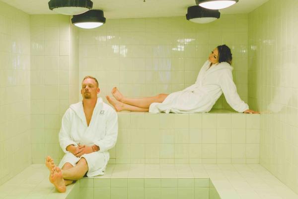 How Can A Steam Room Improve Sleep Quality?