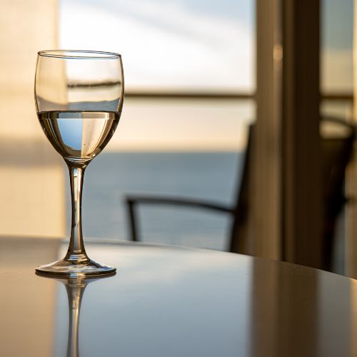 5 tips to stop your glass patio table from shattering